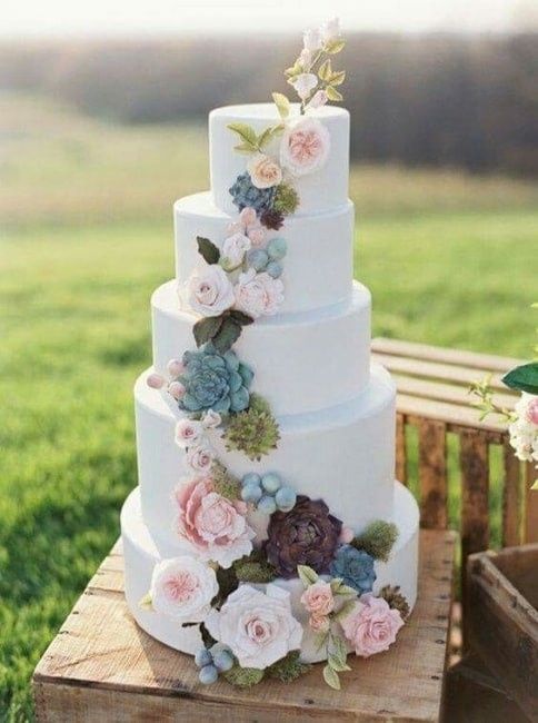 4. Torta de boda con flores