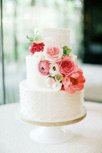 5. Torta de boda con flores