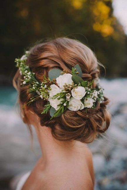 Guerra de peinados de novia con flores. ¿Cuál eliges? 1