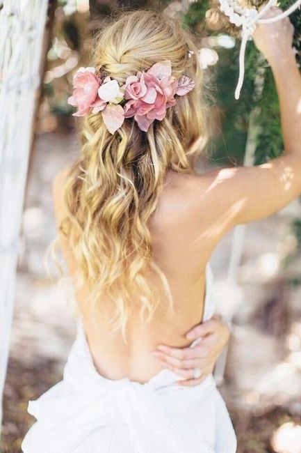Guerra de peinados de novia con flores. ¿Cuál eliges? 3