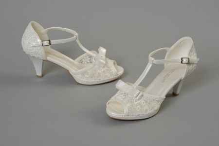 fuegos artificiales Flojamente Característica Zapatos para novias con taco bajo. Elige el tuyo