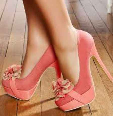 pub exposición básico Zapatos de novia en color coral