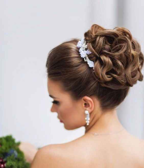Peinados recogidos elegantes para novia