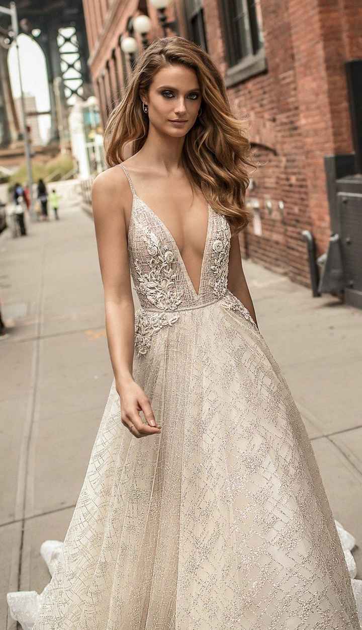 vestido de novia con escote profundo