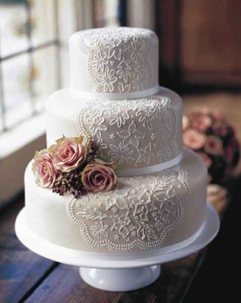pastel de boda con encaje
