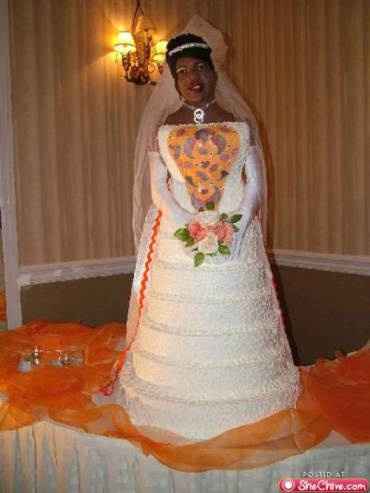 torta de matrimonio en forma de novia