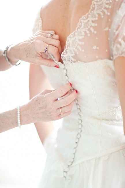 Vestidos de novia online con botones atras