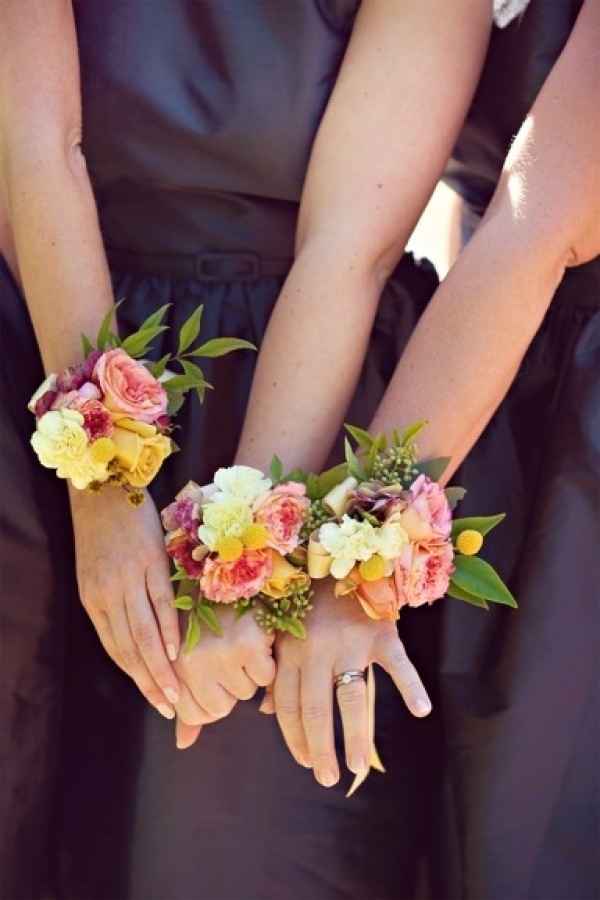 corsage o ramos para las damas de honor?