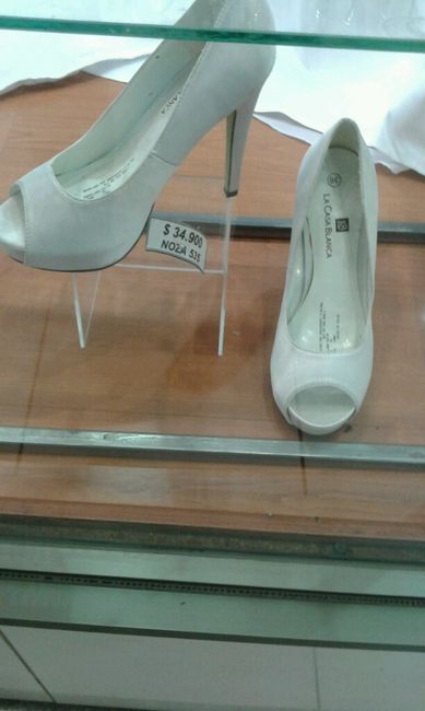Duelo de novias: zapatos de color o blanco - 1