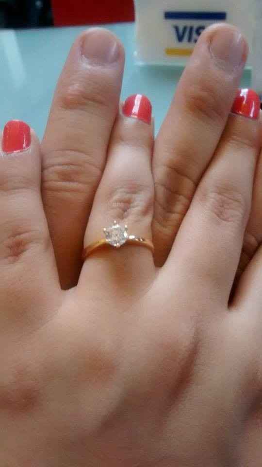 Nuestras manos juntas con el anillo :)
