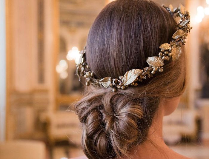 5 Tiaras Doradas para tu look de Reina 👑 4