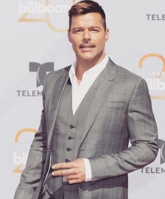 Los 5 lookazos de Ricky Martin que van con un dress code elegante - 1