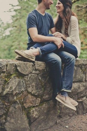 poses-para-fotograf-a-de-pareja-pose-sentado-en-el-regazo