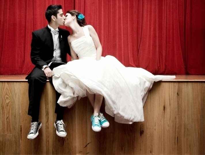 Novios con converse rojos deals