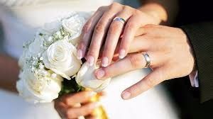 3.- Luciendo nuestros aros de matrimonio