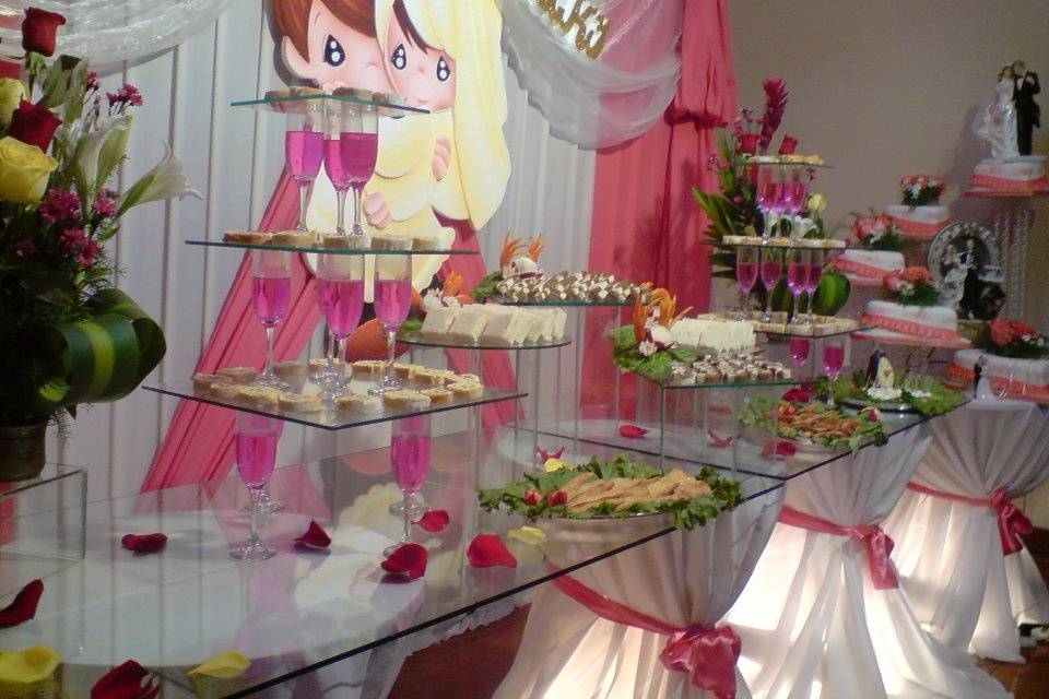Mesa de dulces y torta de matrimonio