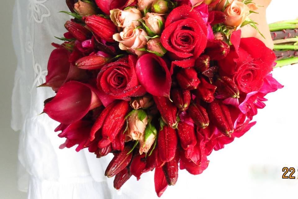 Bouquet rojos y guindas
