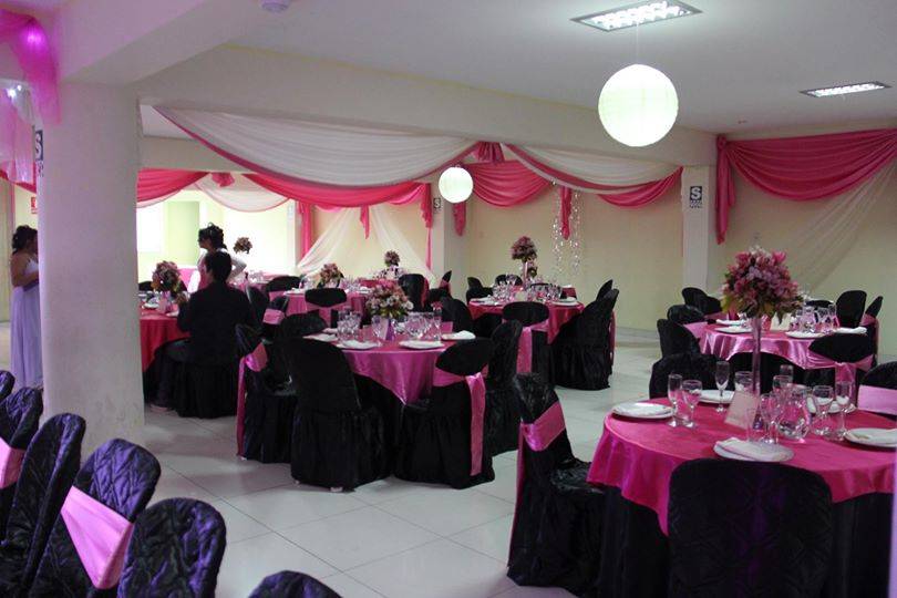 Salón en negro y rosa