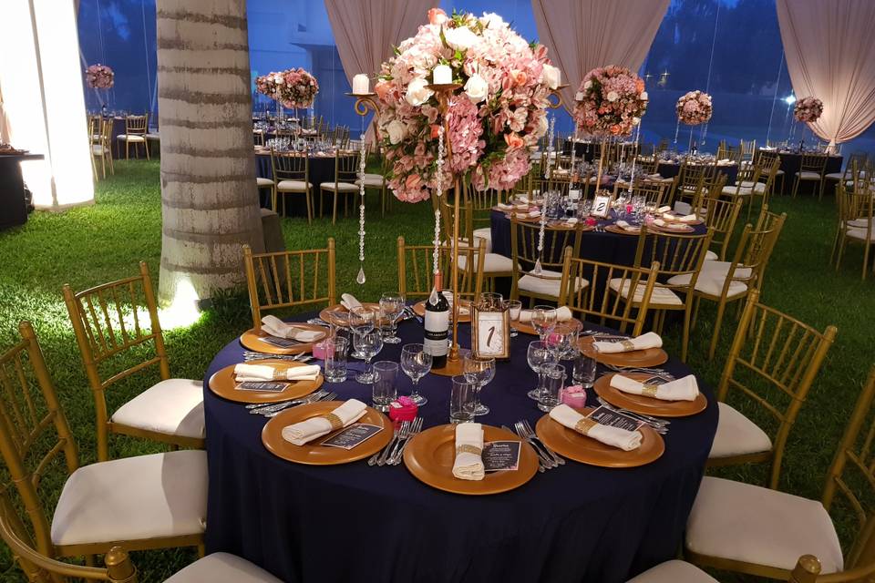 Candelabro pasteles flores