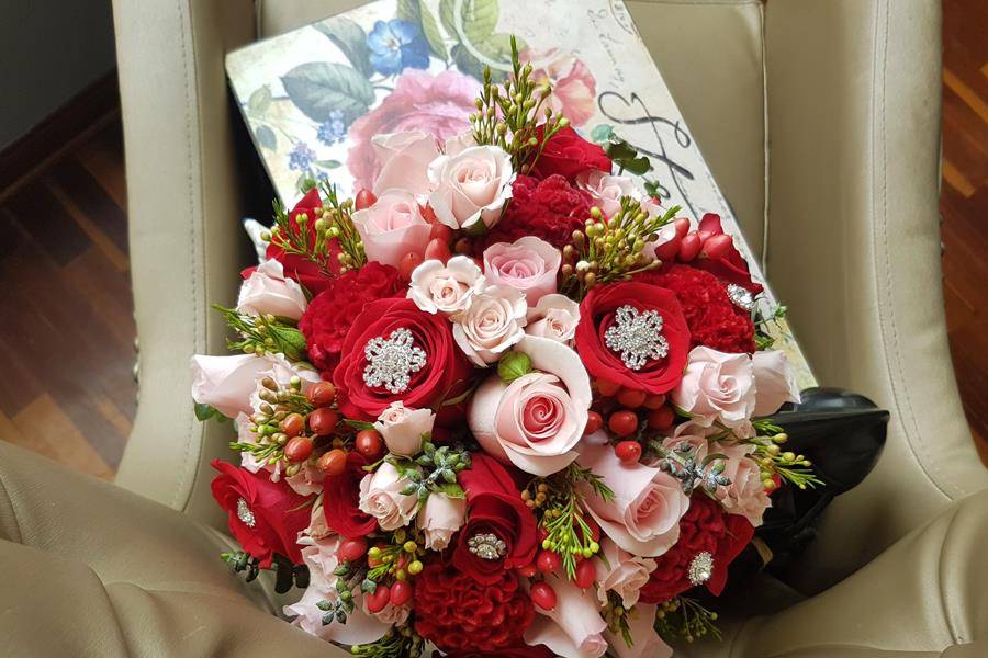 Bouquet rojo y rosados