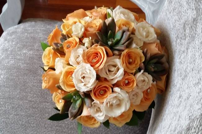 Bouquet naranja y perla
