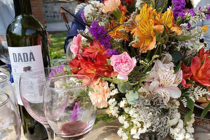 Hermosa mesa con flores