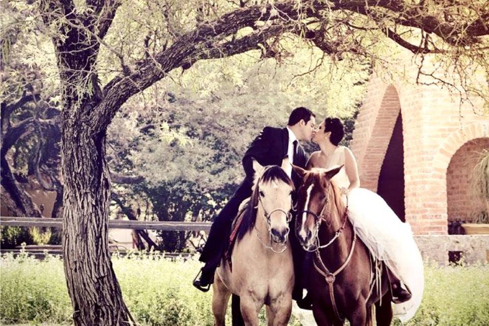 Novios a caballo