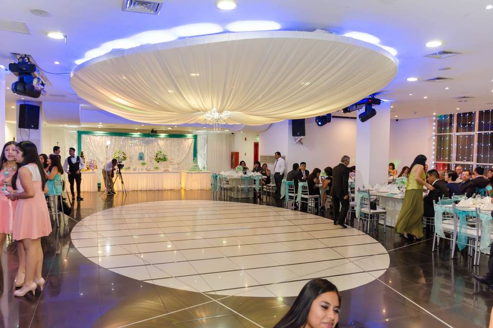 Salón con invitados