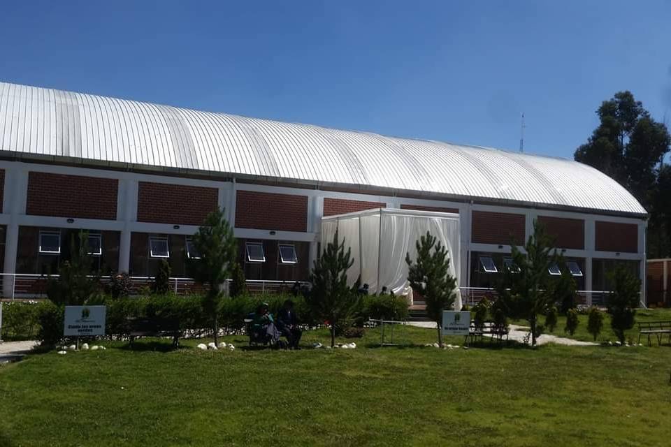 Los Pinos Center