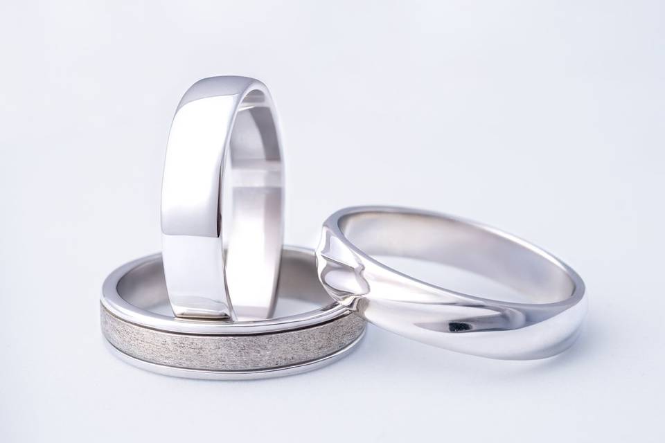 Aros en oro blanco de 18k
