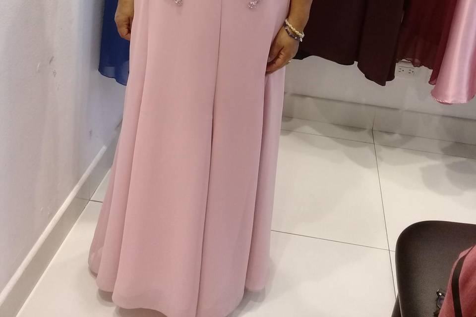 Bello vestido señora palo rosa