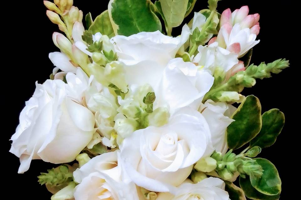 Bouquet en blancos y dorados