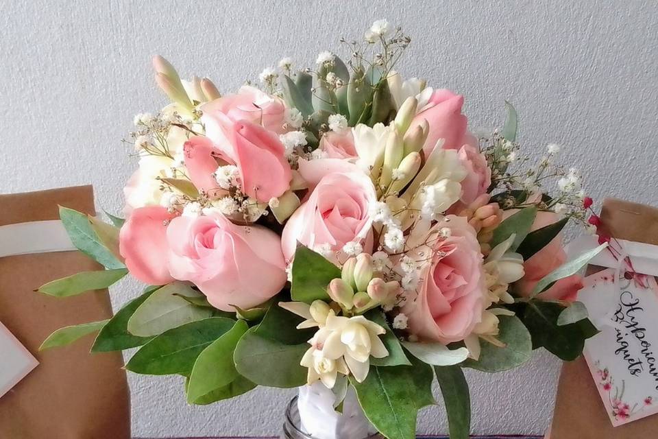 Bouquet en blancos y pasteles