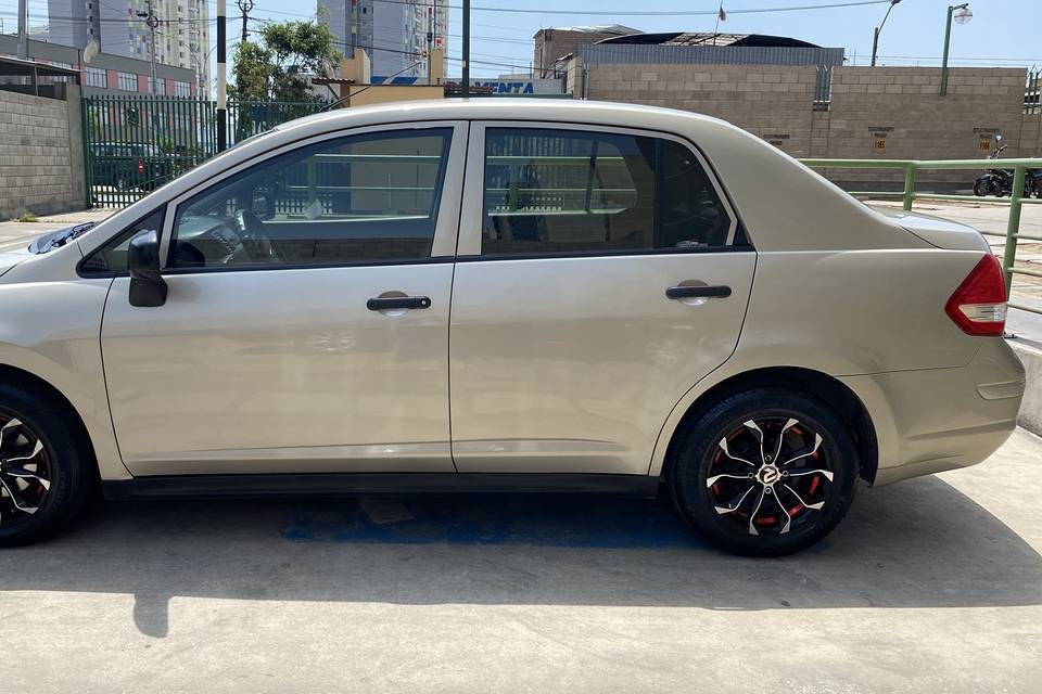 Nissan Tiida