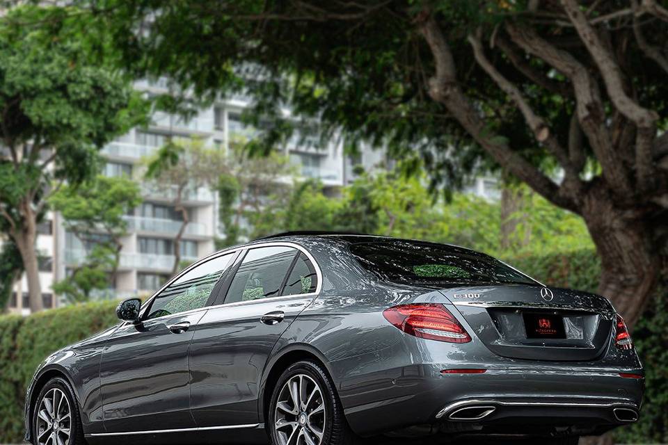 MERCEDES BENZ 300 AÑO 2022
