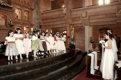 Novios frente al altar