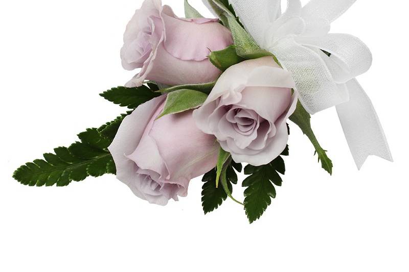 Botonier de mini rosas blancas