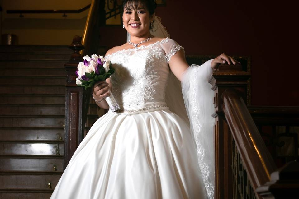 Novia en las escaleras