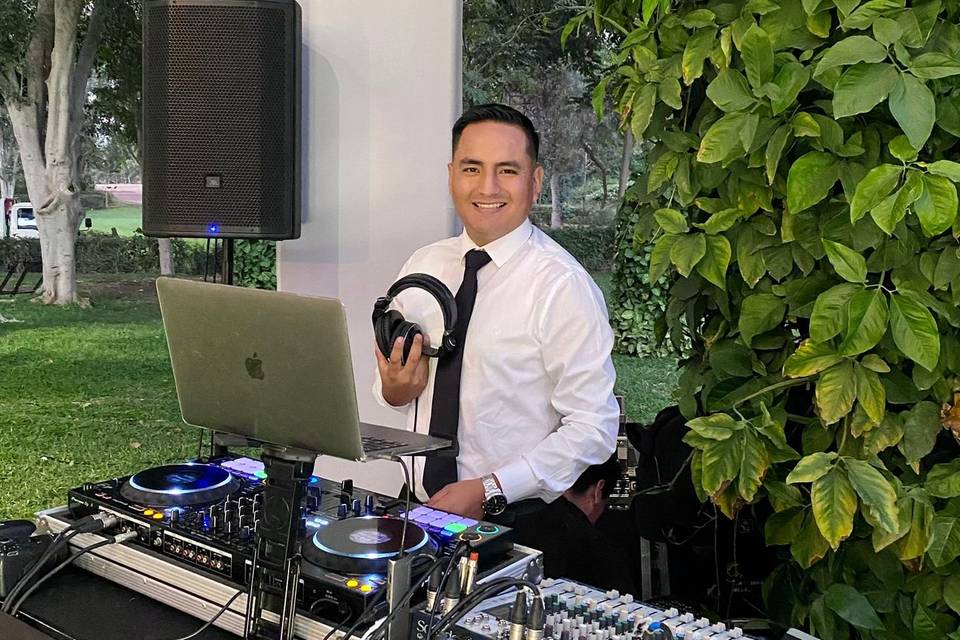 DJ Freddy Bobadilla