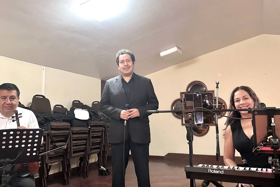 2voces, piano y violín