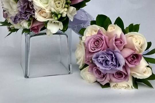 Bouquet rosas lila y lisianthu
