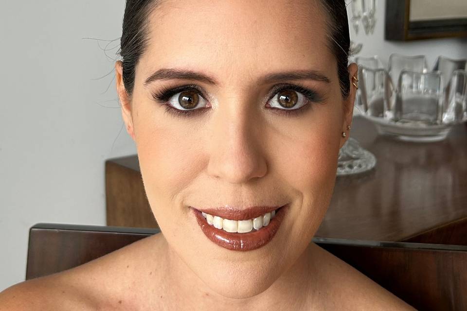 Maquillaje con labios oscuros