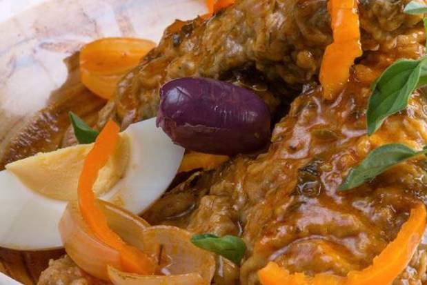 Plato de fondo: escabeche de pollo