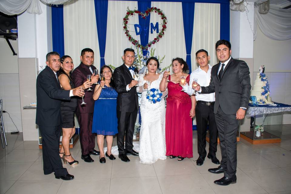 Un brindis por los novios