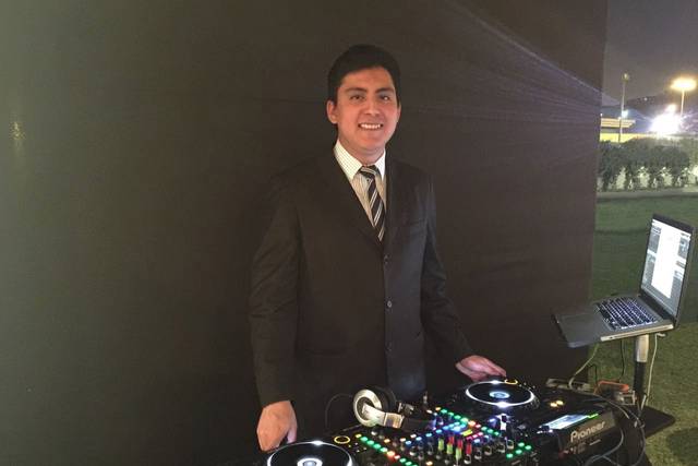 DJ Andrés Vilchez