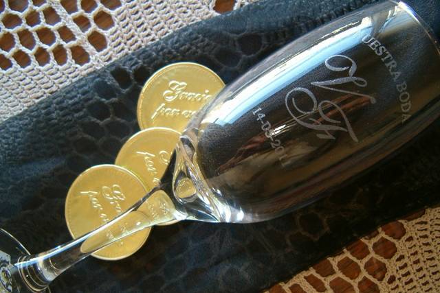 Pareja de copas de vino personalizadas con el diseño que necesite