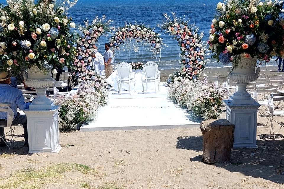 Decoración para ceremonia civil en la playa