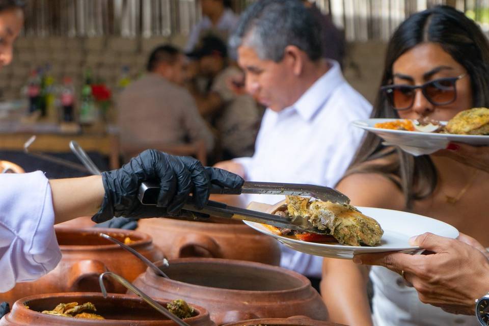 Comida tradicional peruana en ollas