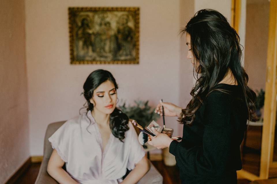 Maquillaje y peinado para novias