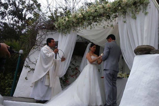 Los felices novios